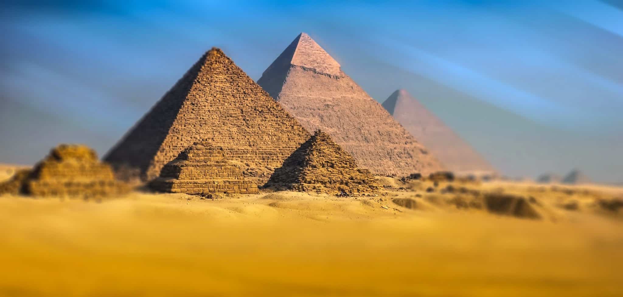 吉萨金字塔全景
