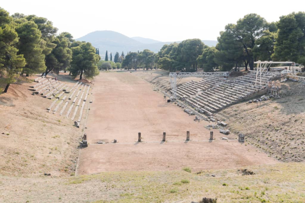 希腊最重要的考古遗址之一是古埃皮达鲁斯。它以拥有一个令人难以置信的音响效果良好的古代剧院而闻名。不过，这个地区非常适合度假。在希腊大陆的伯罗奔尼撒半岛，有一个地方叫埃皮达鲁斯。